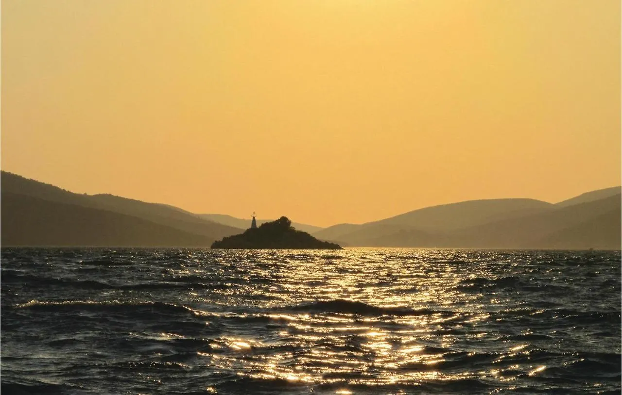 3 Bedroom Gorgeous Apartment In Trogir Croatia