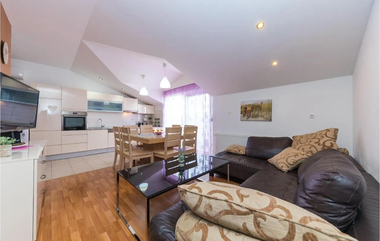 3 Bedroom Gorgeous Apartment In Trogir