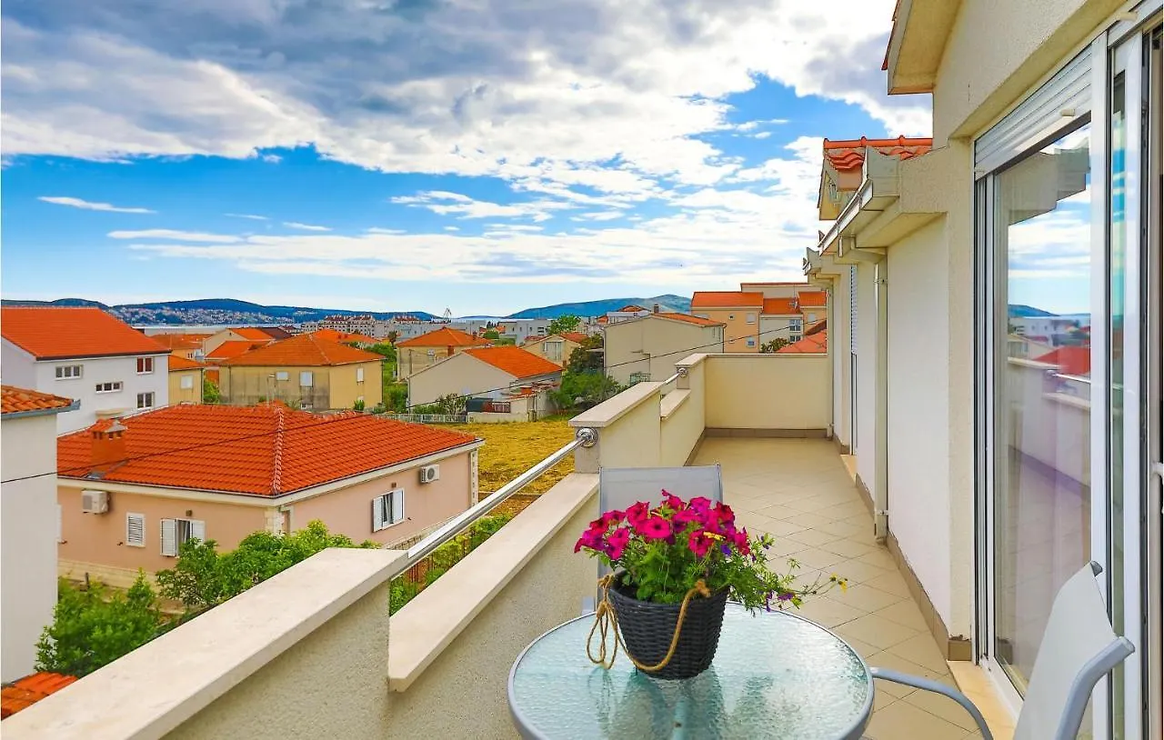 3 Bedroom Gorgeous Apartment In Trogir Croatia