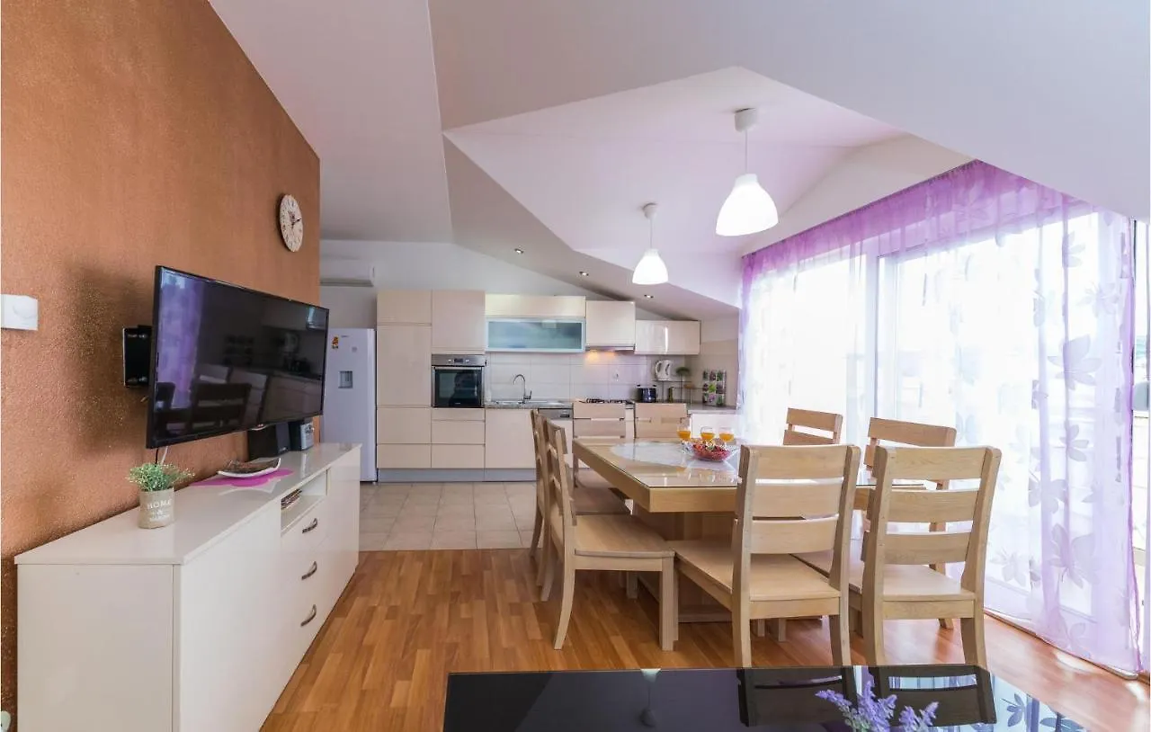 3 Bedroom Gorgeous Apartment In Trogir
