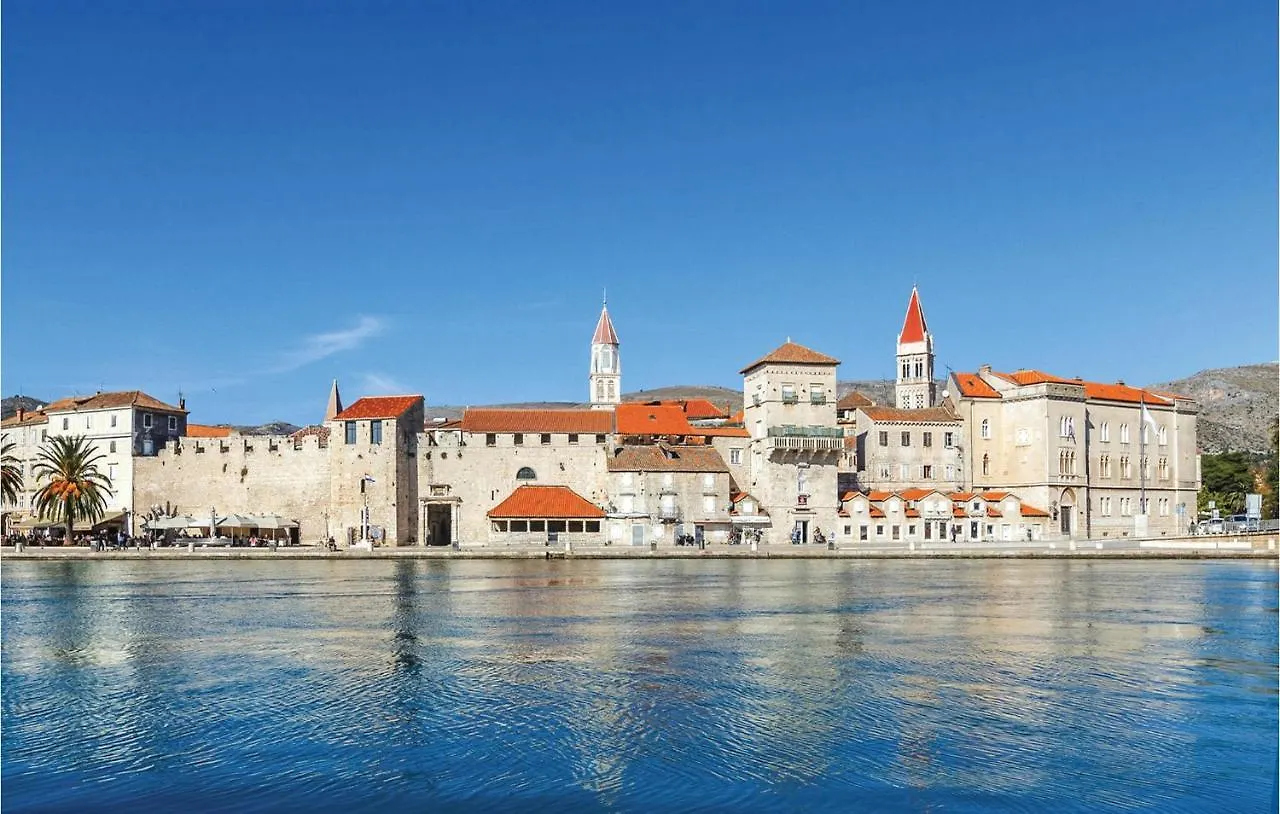 3 Bedroom Gorgeous Apartment In Trogir