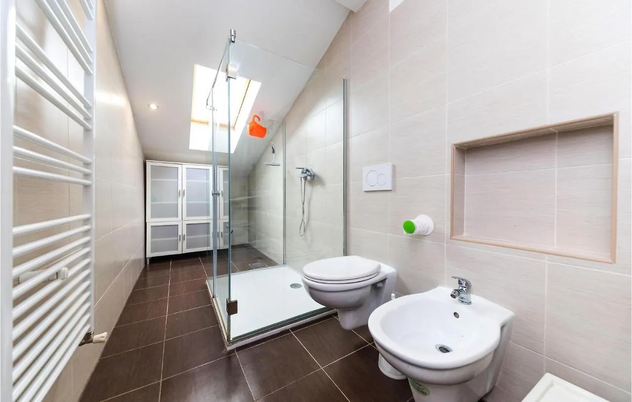 3 Bedroom Gorgeous Apartment In Trogir 0*,